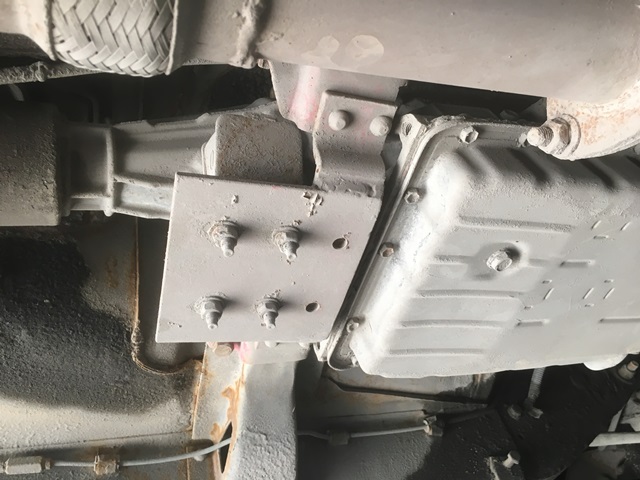 ГАЗ 2410 установлен двигатель модели 2JZ Вид на автоматическую коробку передач