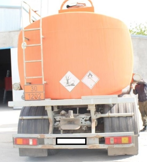 МАЗ 630305-250 перевозка опасных грузов категории FL и АТ Вид сзади