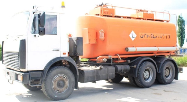 МАЗ 630305-250 перевозка опасных грузов категории FL и АТ Вид слева