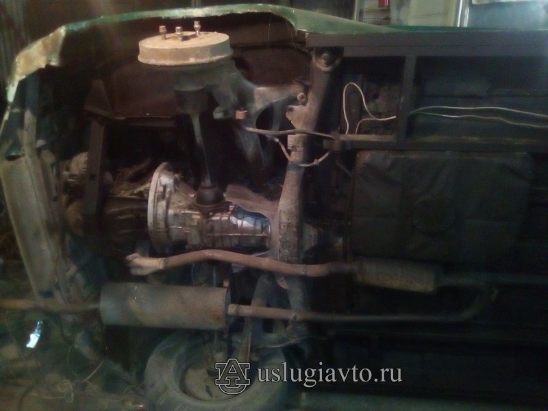 ЗАЗ-965 Двигатель соединен с КПП через переходную плиту
