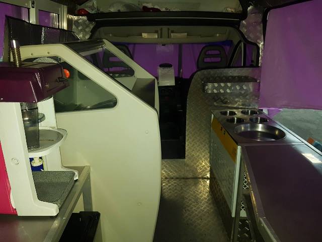 PEUGEOT BOXER специальный фургон по производству мороженого - Внутри фургона