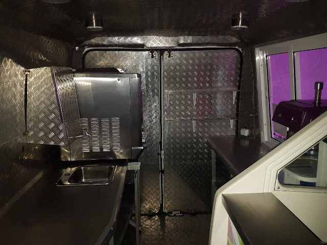 PEUGEOT BOXER специальный фургон по производству мороженого - Обшивка алюминиевым листом